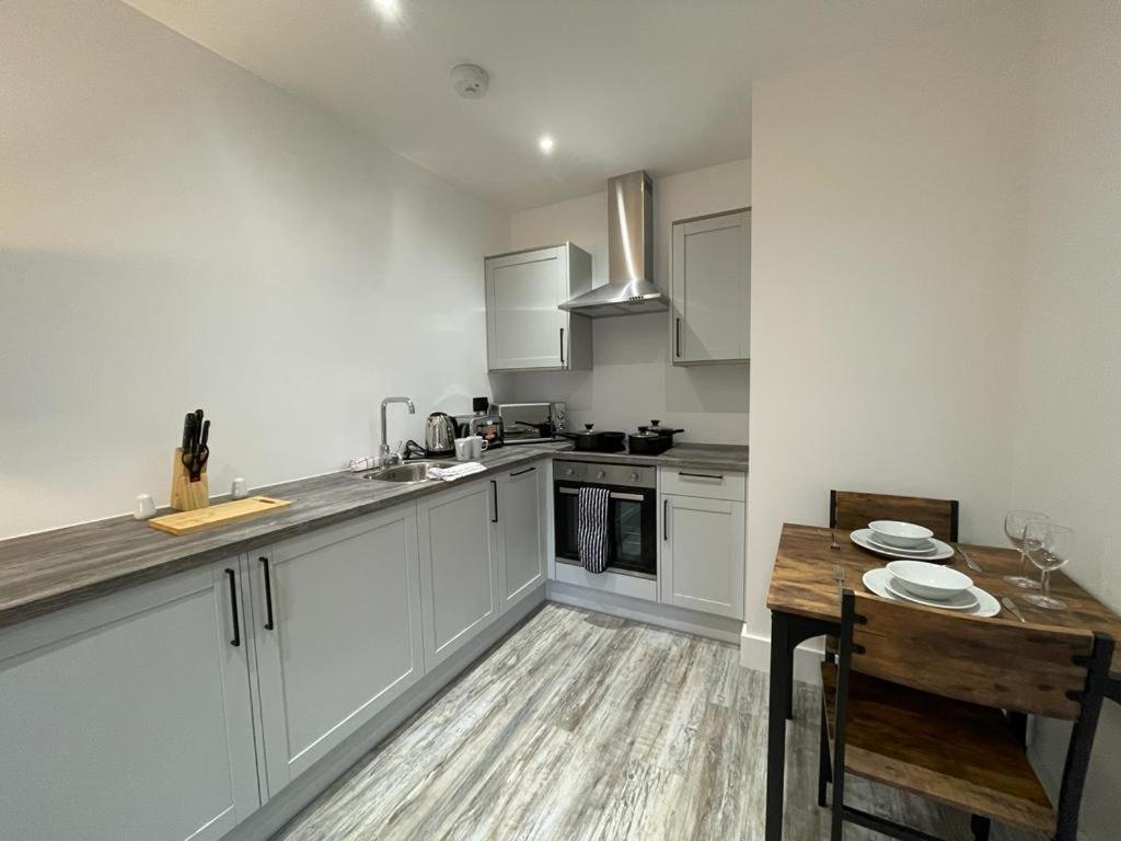 Kingsbridge Point - Cosy One Bed Apartments Near Town Centre, Swindon Exterior photo