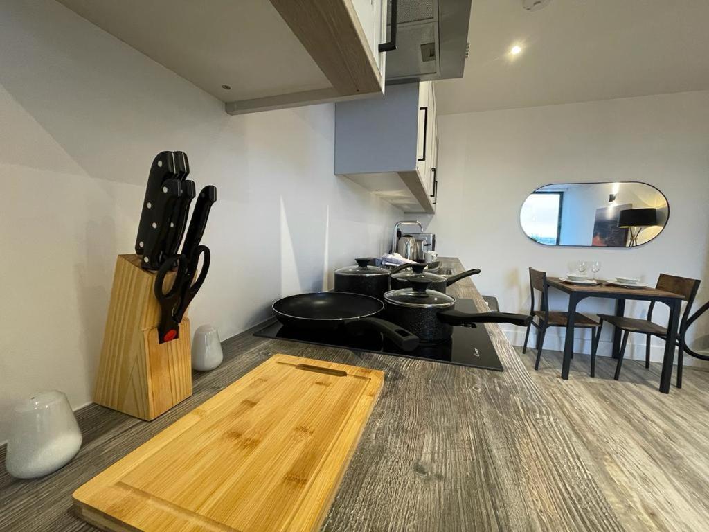 Kingsbridge Point - Cosy One Bed Apartments Near Town Centre, Swindon Exterior photo